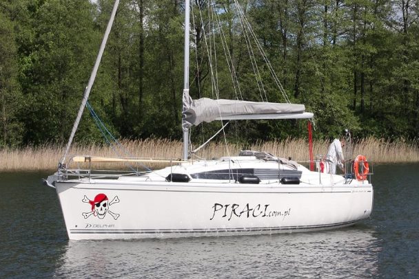 Delphia 33MC - jeden z najpopularniejszych jachtów czarterowych na Mazurach